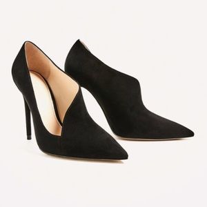 Zara Women Asymmetrical Cut Black
Suede heels